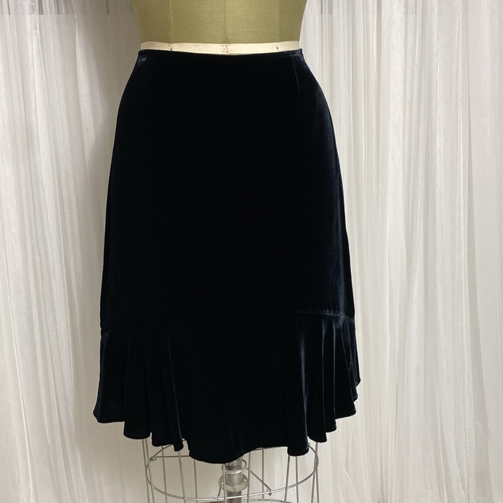 Caslon knee length black skirt, silk blend velvet/velours! Ruffle A-line Size 12